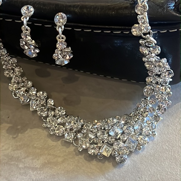 Silvertone Crystal Embellished Necklace and Earring Bridal Set  NWT - Picture 13 of 13